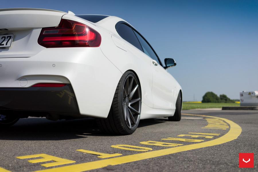  BMW 2-Series on Vossen Wheels (CVT) 2017 года  (фото 32 из 46)